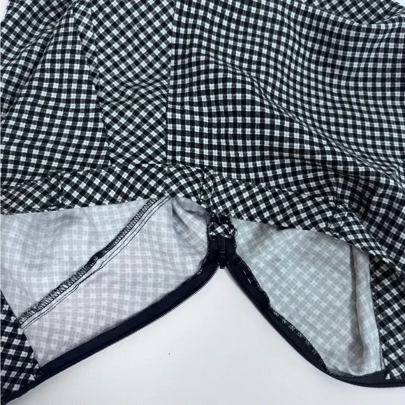 ❌SOLD❌ Aritzia Talula Black/White Plaid Mini Skirt - Picture 6 of 6